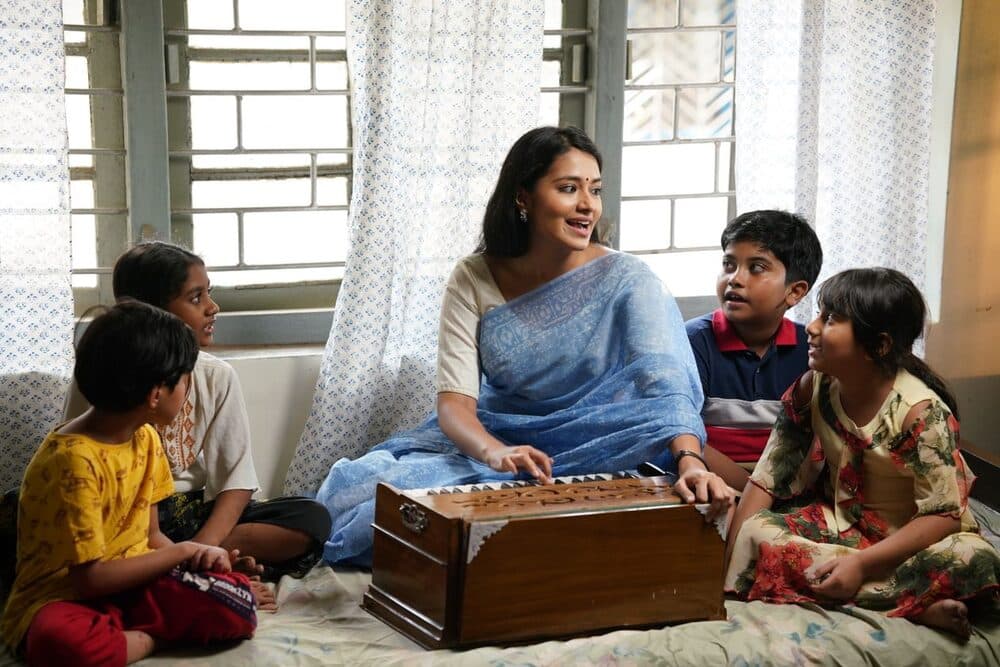 Educator leading a lesson with children at home